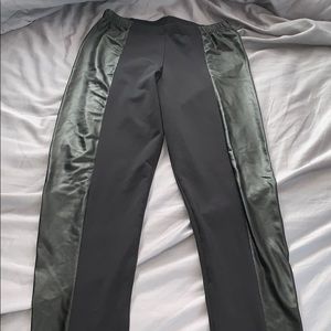 Pleather sides black leggings